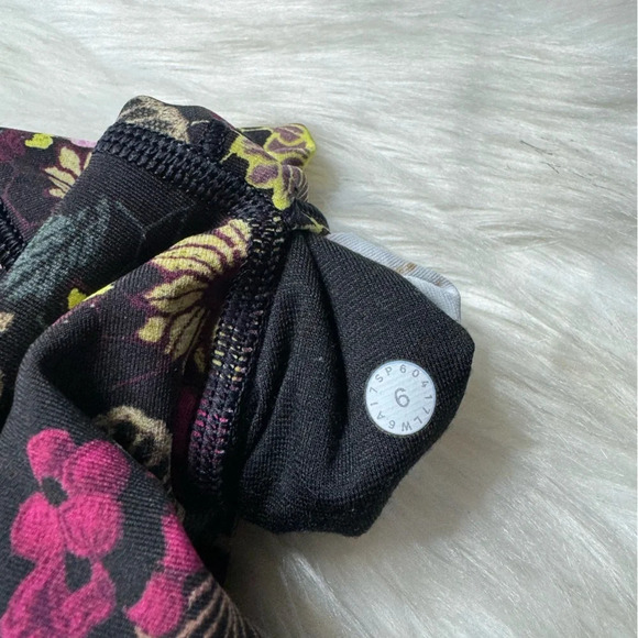 Lululemon Black Floral Wunder Under Flux High Rise Tight Cropped Legging Size 6 - Picture 3 of 5